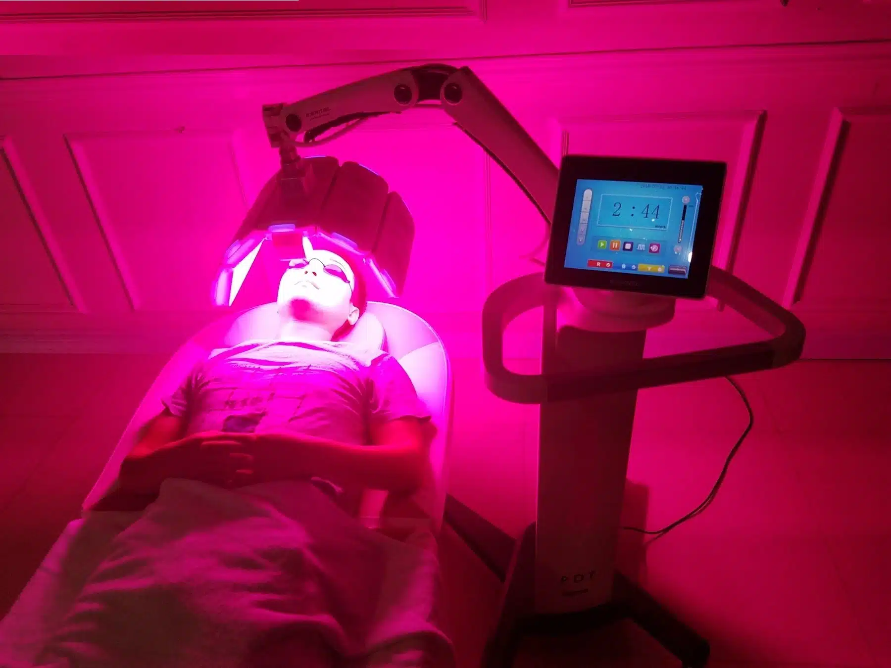 pdt-light-therapy-big-device-uvb-medical